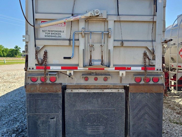 1997-mac-34ft-dump-trailer,-good-tires,-new-hoist-2-years-ago,-new-liner-2-years-ago,-tarp-and-power-opener,-2-years-ago,-and-new-jacks,-vin#-1m9d83421vc096684-image-6