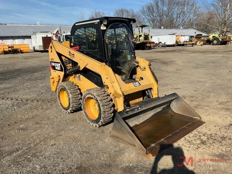 2015-caterpillar-236d-image-1