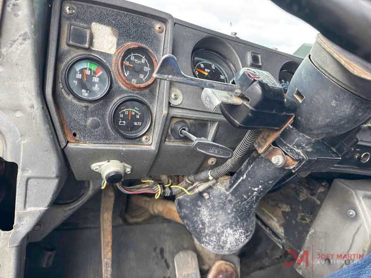 1988-mack-rd688s-image-40