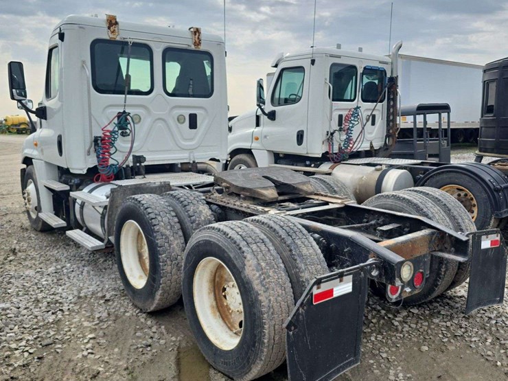 2015-freightliner-cascadia-125-image-6