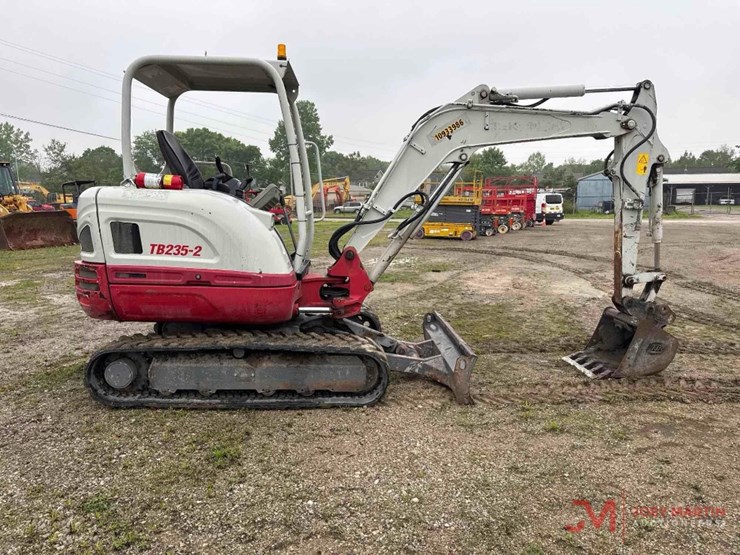 2019-takeuchi-tb235-2-image-5