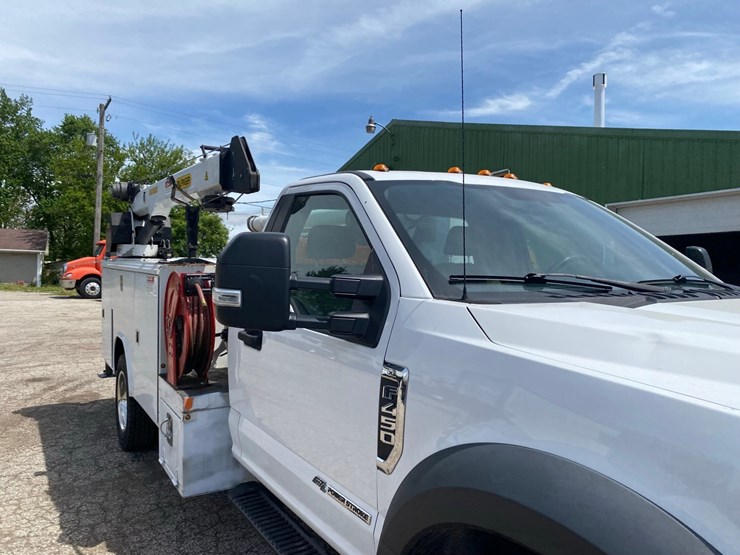 2019-ford-f-450-service-truck-image-11