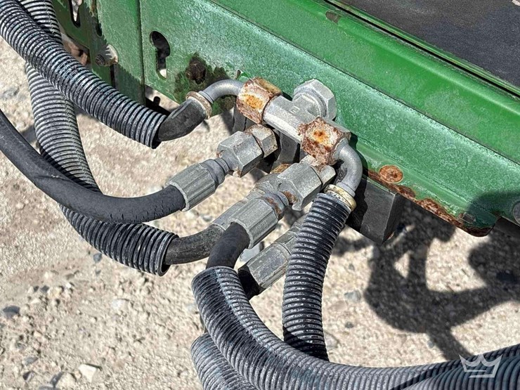 2018-john-deere-2500b-image-11