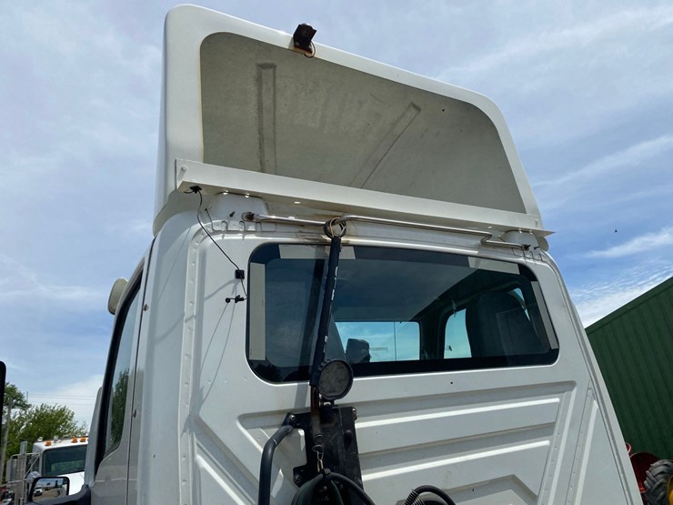 2019-international-lt625-day-cab-semi-tractor-image-34