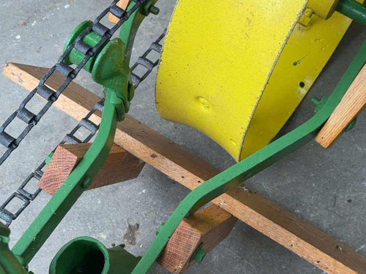 john-deere-deere-&-mansur-co.-hand-push-planter-image-13