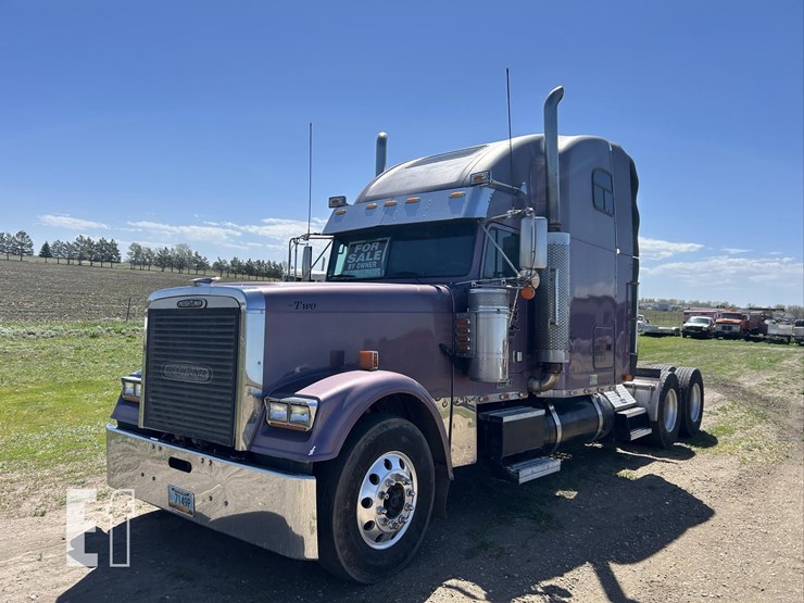 2000-freightliner-fld120-image-1