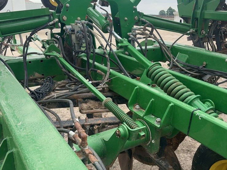 2013-john-deere-2623-image-12