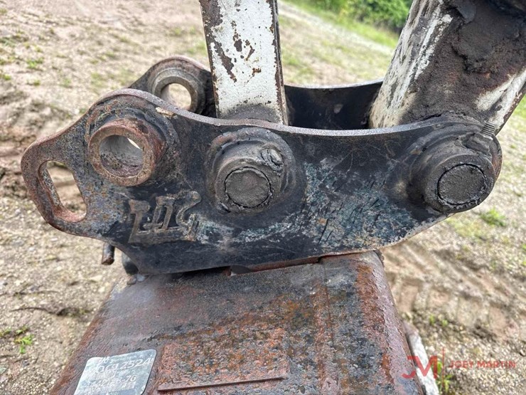 2019-takeuchi-tb235-2-image-18