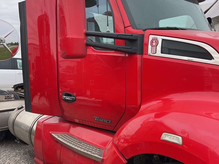 2016-kenworth-t680-image-3