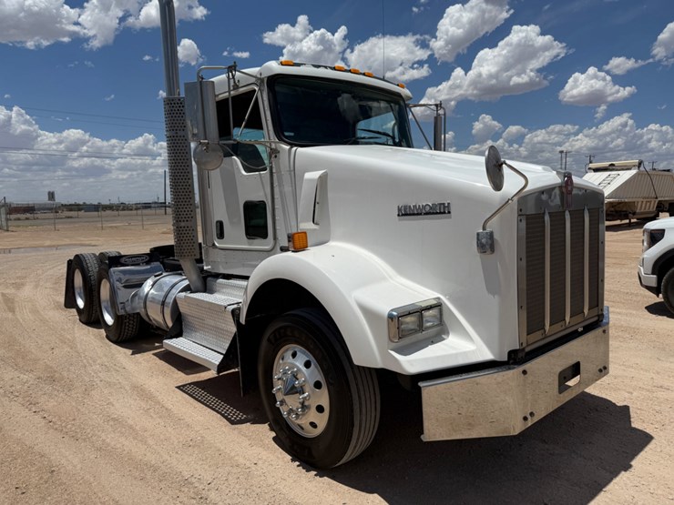 2016-kenworth-t800-image-3