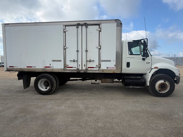 2008-international-durastar-4400-image-4