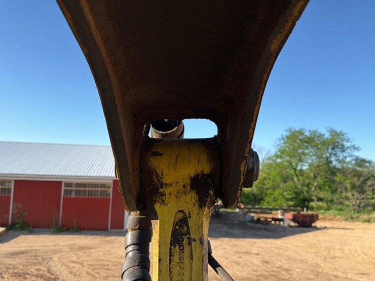 2018-deere-437e-image-12