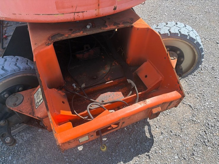 2005-jlg-e400ajp-image-7