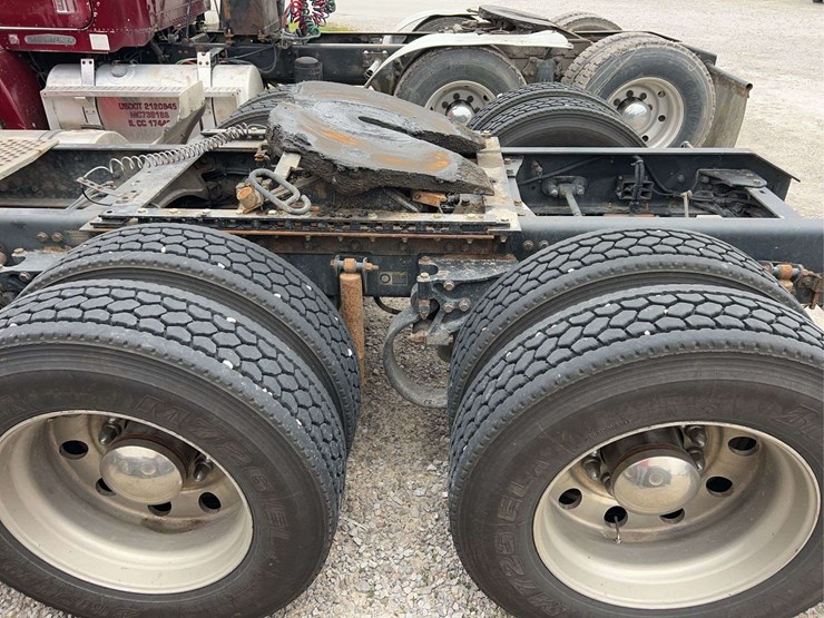 2016-kenworth-t680-image-12