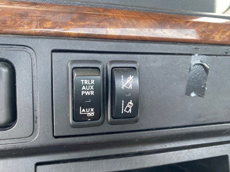 2019-international-lt625-day-cab-semi-tractor-image-66