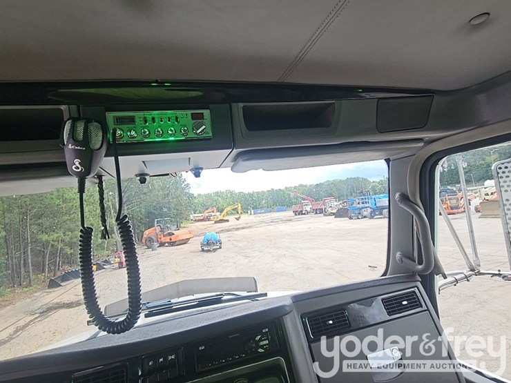 2020-kenworth-t800-image-28
