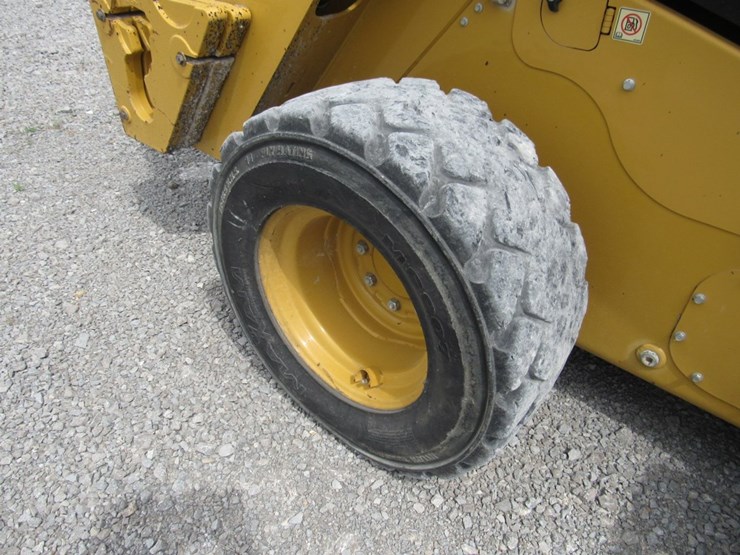 2018-caterpillar-262d-image-19