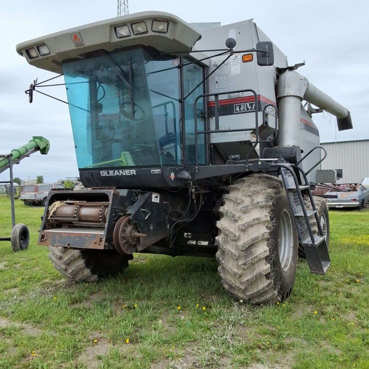 1998 GLEANER R62