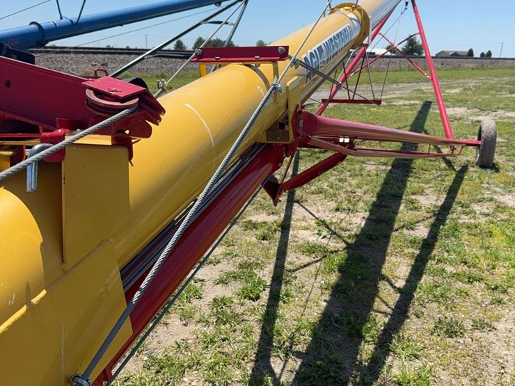 2023-westfield-mkx-x-21073-swing-away-auger,-10"-x-73ft,-540-pto-(inside-building),-low-use-image-8
