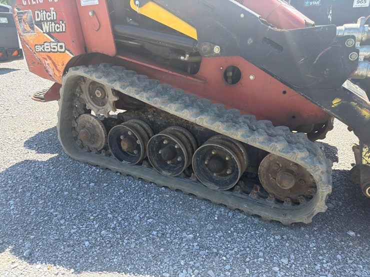 2015-ditch-witch-sk850-image-8