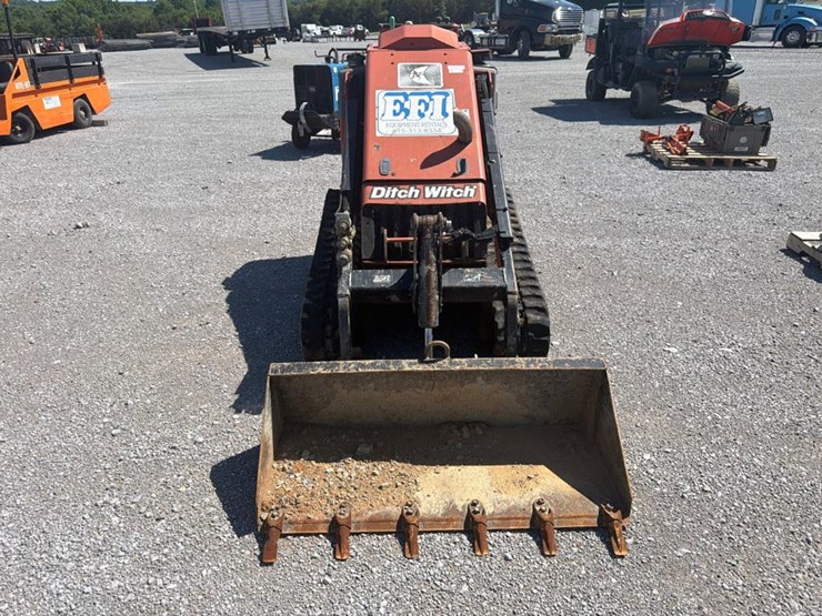 2015-ditch-witch-sk850-image-2