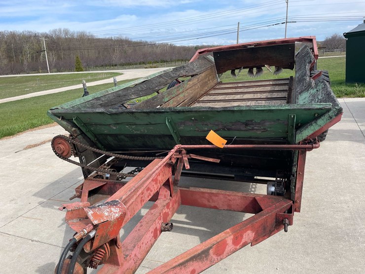 #5512-•-manure-spreader-image-2