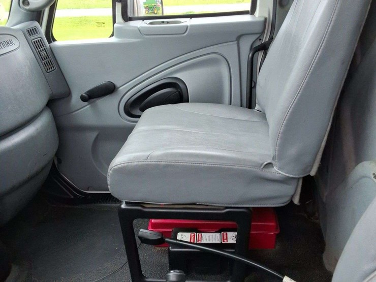 2007-international-durastar-4400-image-13