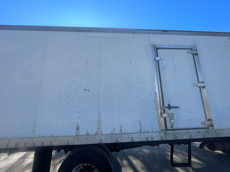 #4198-•-2005-sterling-box-truck-image-105