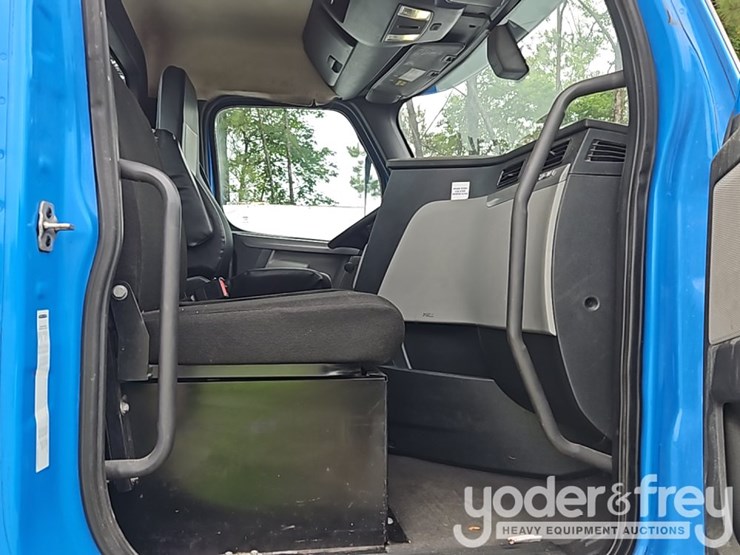 2019-freightliner-cascadia-116-image-25