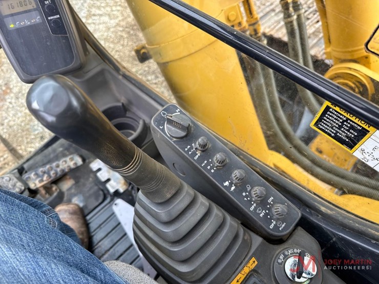 2004-deere-450c-lc-image-34