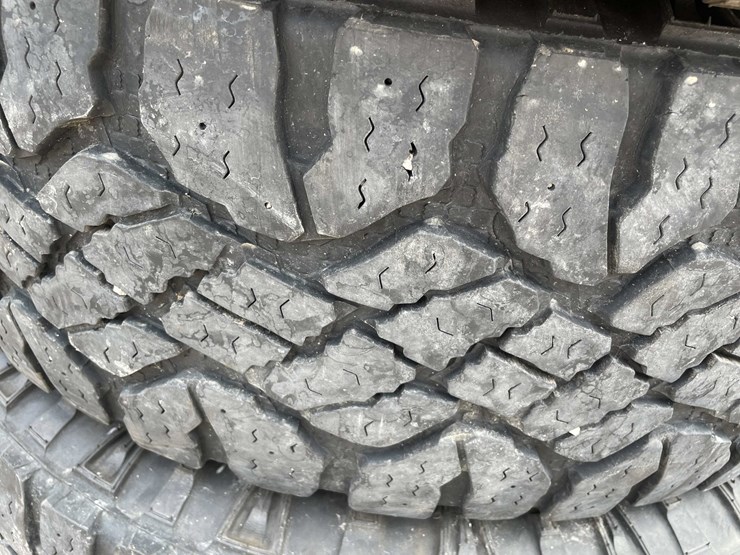 #4175-•-(4)-tires-image-3