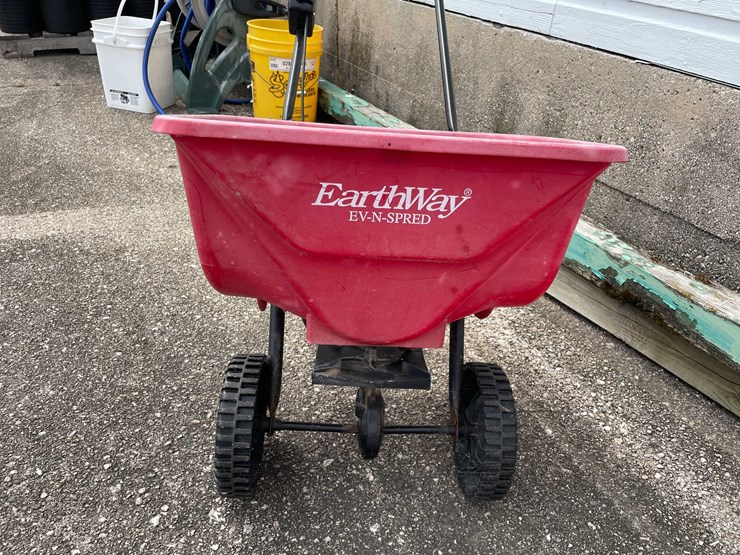 #4187-•-seed-spreader-image-2