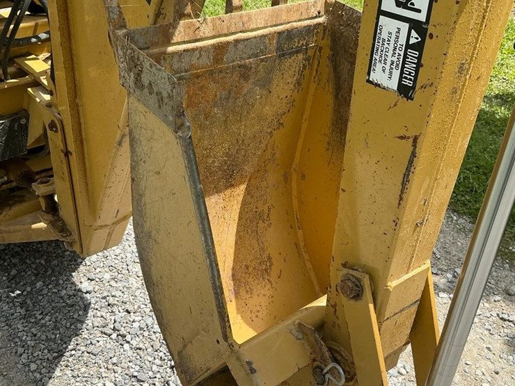 #121-•-2014-magnatrac-mh-7000-crawler-loader-image-63