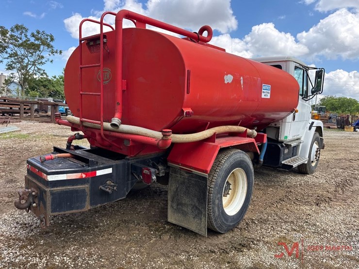 2001-freightliner-fl70-image-3