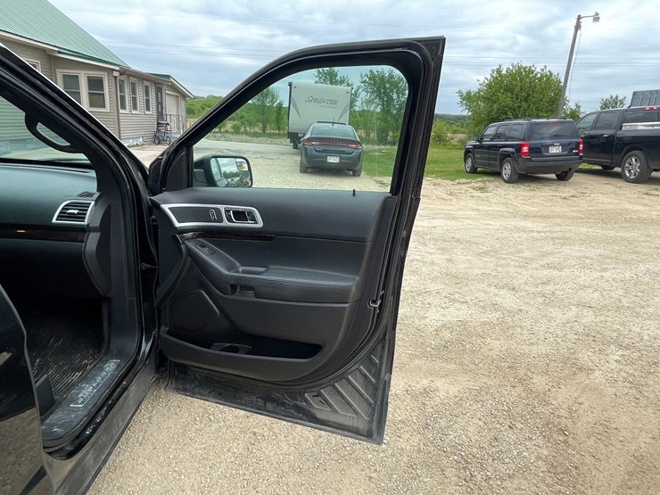 2011-ford-explorer-limited-image-25