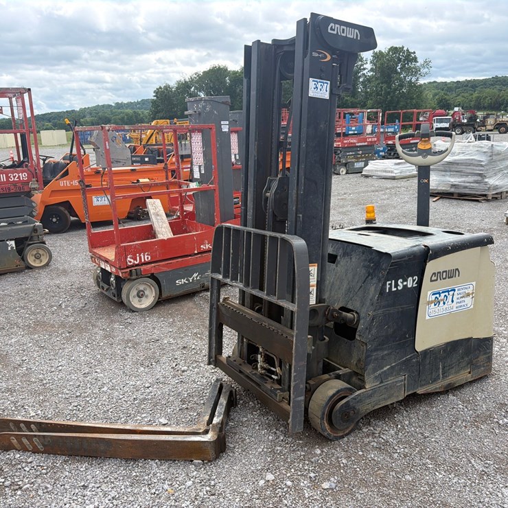 #101 • CROWN SHC 500-25 WALKIE ELECTRIC STACKER FORKLIFT