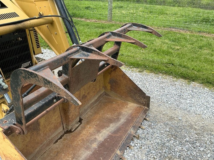 #121-•-2014-magnatrac-mh-7000-crawler-loader-image-46