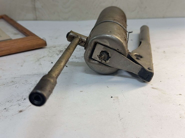 alemite-model-4021-lever-grease-gun-with-documentation-image-4