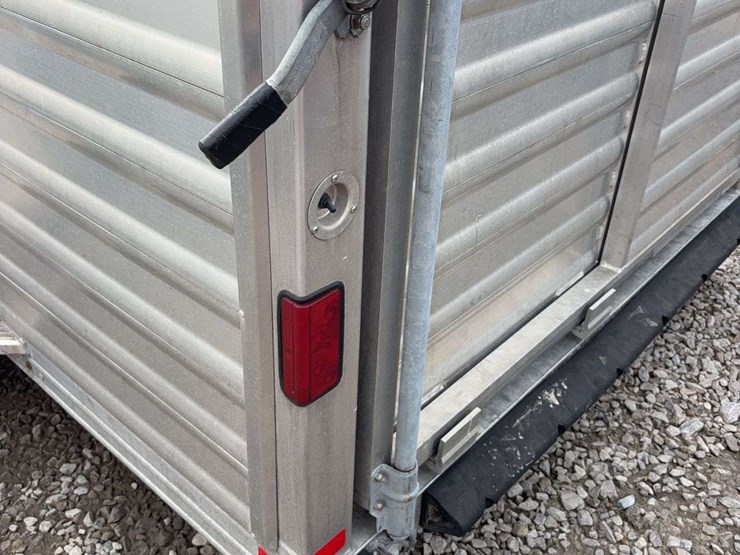 2010-featherlite-16-ft-image-21
