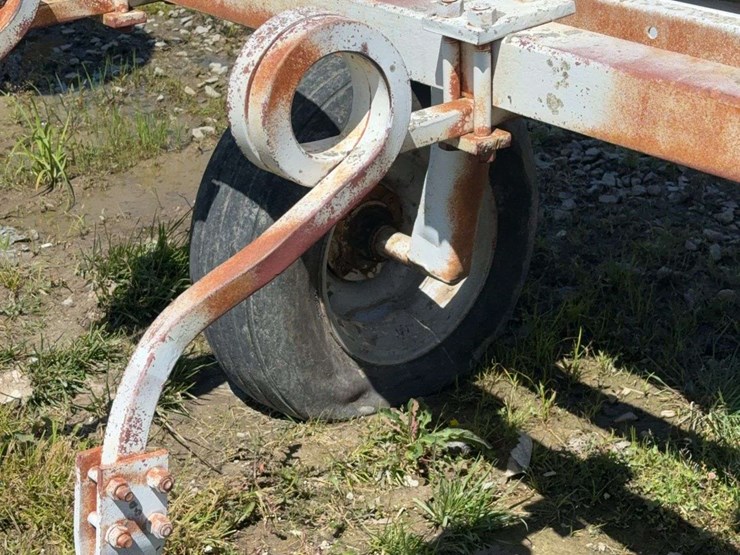 6-row-pull-type-anhydrous-applicator-image-5