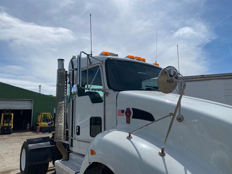 2014-kenworth-t400-single-axle-day-cab-semi-tractor-image-5