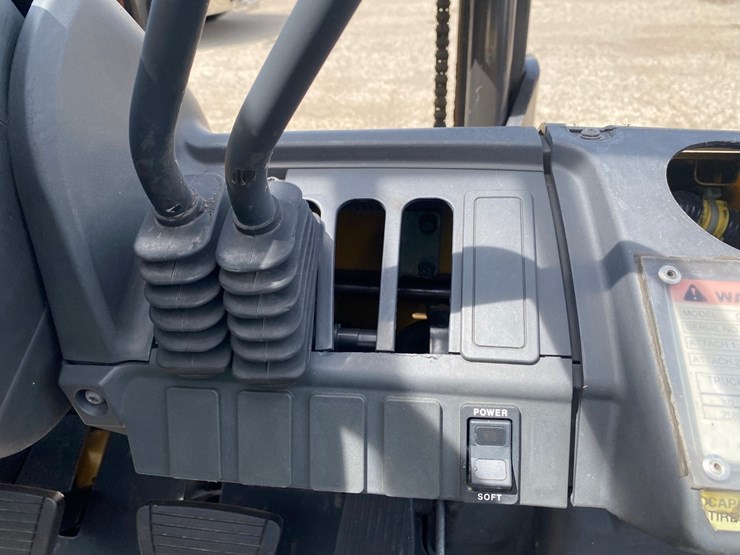 cat-gp15n-forklift-image-16