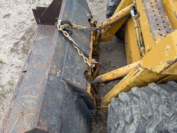 new-holland-l425-image-7