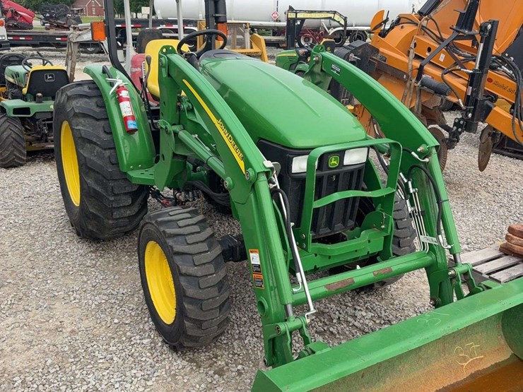 2015-john-deere-4105-image-4