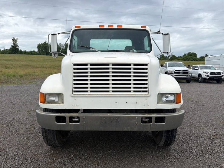 1990-international-4900-image-2
