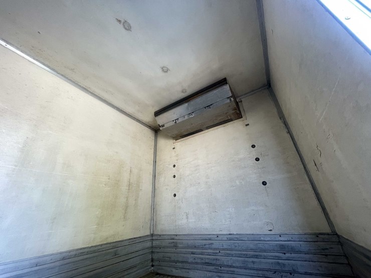 #4198-•-2005-sterling-box-truck-image-116