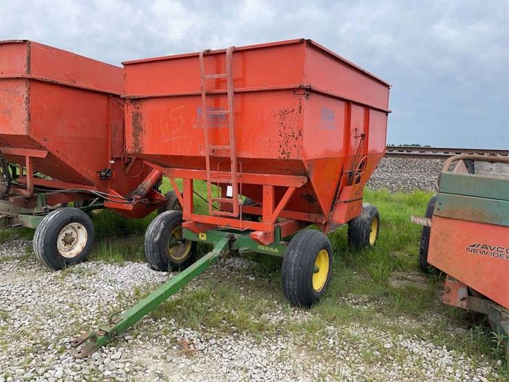 killbros-gravity-wagon-on-jd-running-gear-image-1