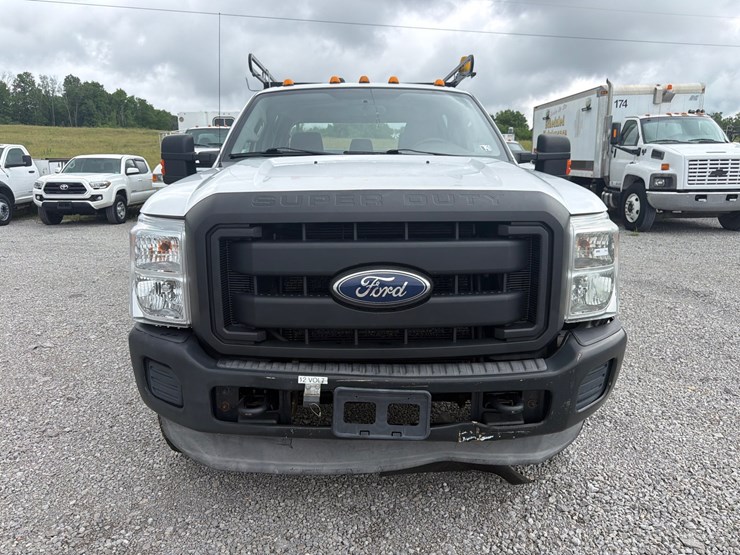 ford-f350-xl-image-2