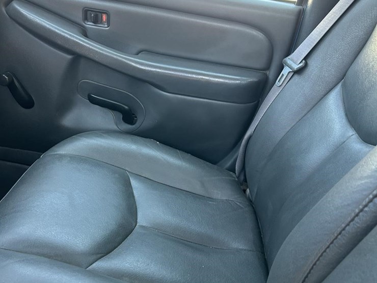 2005-gmc-3500-image-24