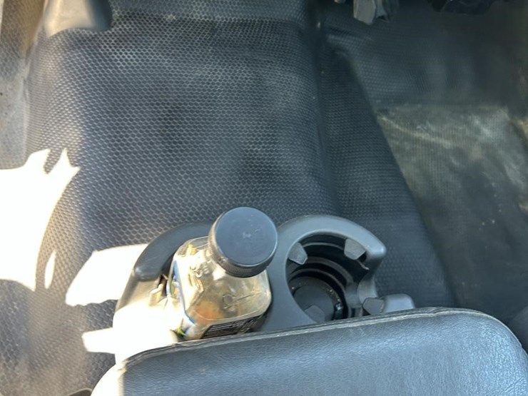 2005-gmc-3500-image-23